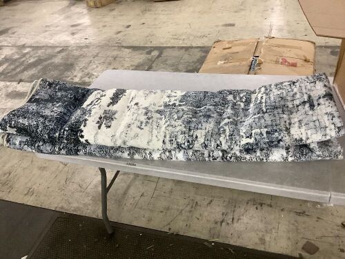 8 x 10 Area Rug - Lot 272