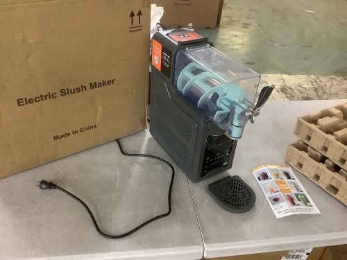 88 oz. Black Large Capacity Self-Cleaning Drink Smoothie Machine - Does Not Get Cold - Lot 970JF