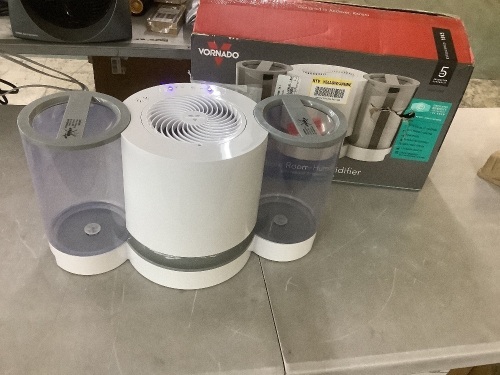 Vornado EV200 1.5 Gal. 620 SF Evaporative Humidifier - Lot 917JF
