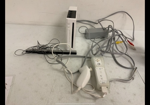 Nintendo Wii, Powers Up, E-Commerce Return, Sold as is - Lot 6
