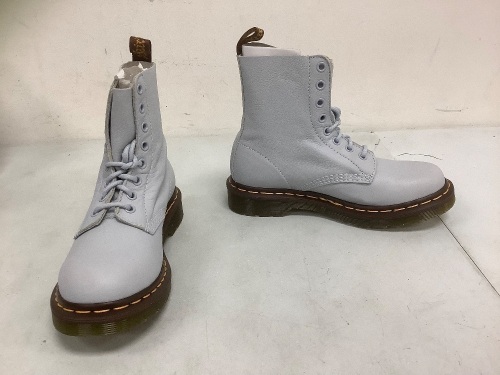 Dr Martens Womens Boots, 8, Appears New, Sold as is - Lot 85