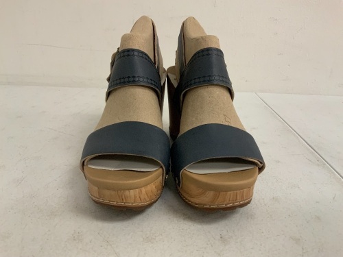 Timberland Womens Wedge Sandals, 6, Appears New, Sold as is - Lot 183