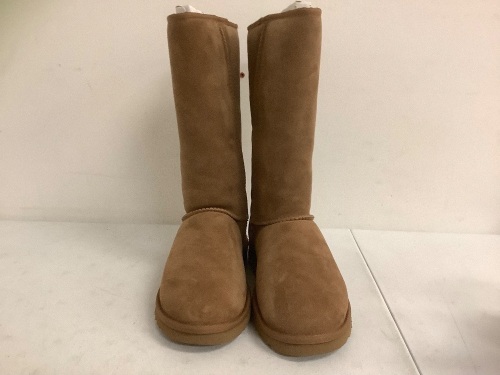 Ugg Womens Boots, 8M, Appears new, Sold as is - Lot 211