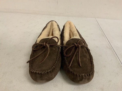 Ugg Womens Slippers, 5, Appears New, Sold as is - Lot 229