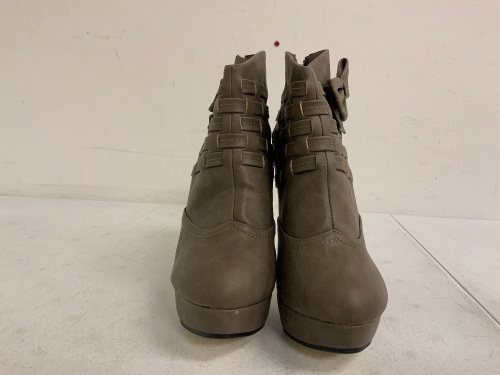 Womens Stiletto Booties, 7.5, Appears New, Sold as is - Lot 230