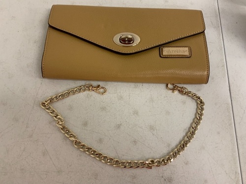 Aretha Clutch Purse, Appears New, Sold as is - Lot 379