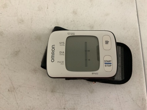 Omron Wrist Blood Pressure Monitor, E-Commerce Return, Sold as is - Lot 389