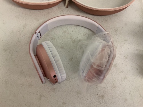Mkay Foldable Wireless Headphones, Appears New, Sold as is - Lot 659