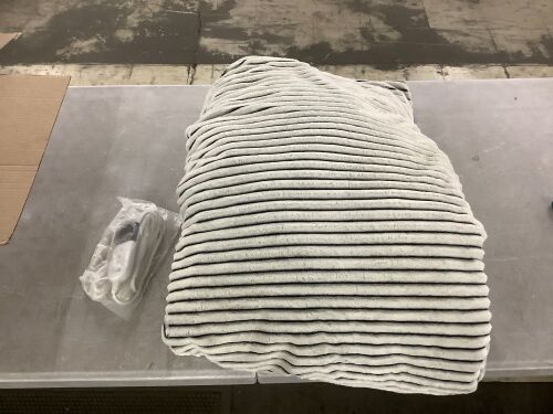 Weighted Heated Blanket - Lot 656