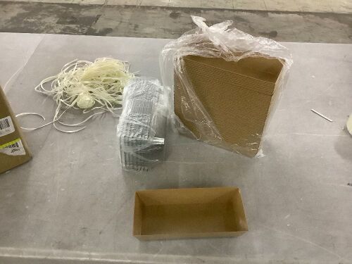 Small Disposable To Go Food Containers with Clear Lids - Lot 764