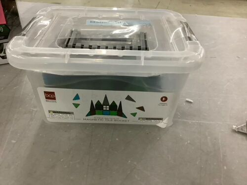 32-Piece Kids Magnetic Tiles Set - Broken Case - Lot 796