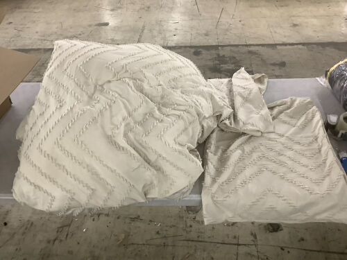 Comforter Set, Unknown Size - Lot 547