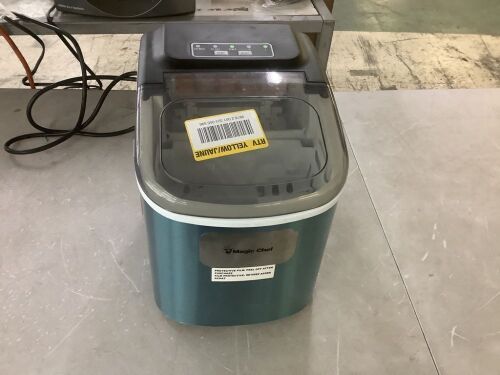 Magic Chef 27 lbs. Bullet Ice Countertop Ice Maker in Stainless Steel - Lot 818JF