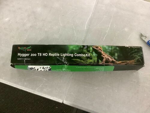 T8 Reptile Light Fixture Combo Kit 17W - Lot 435