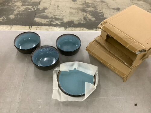 Stoneware Dinnerware Set for 6 - Incomplete Set - Lot 552