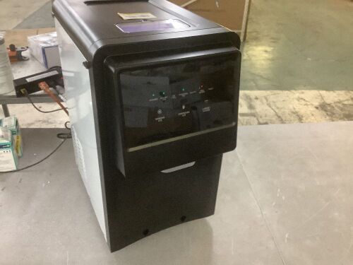 12 in. Stainless Steel 88 lb./24 H Countertop Portable Ice Maker w/Self-Cleaning - Missing Bottom Tray - Lot 82JF