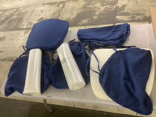 Lot of (4) 16" x 17" Chair Cushions & (2) Extra Covers - Lot 688