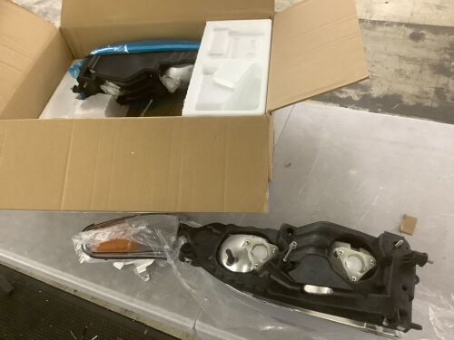 Toyota Camry Headlights 1995-1996 - Lot 371