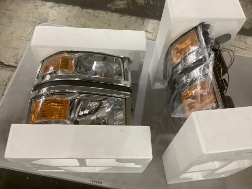 Headlight Assembly Pair for Chevy Silverado 1500 2014-2015 - Lot 347