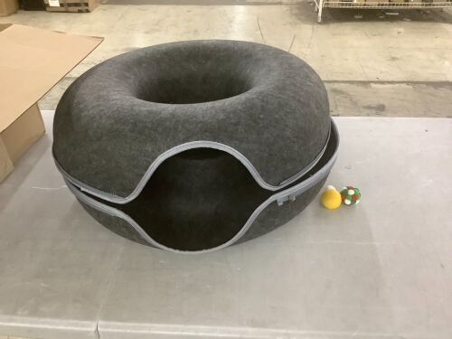 Donut Cat Tunnel Bed - Lot 695