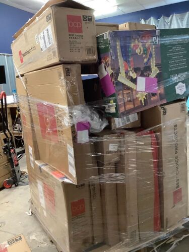 Pallet of Christmas Items - Lot 6100