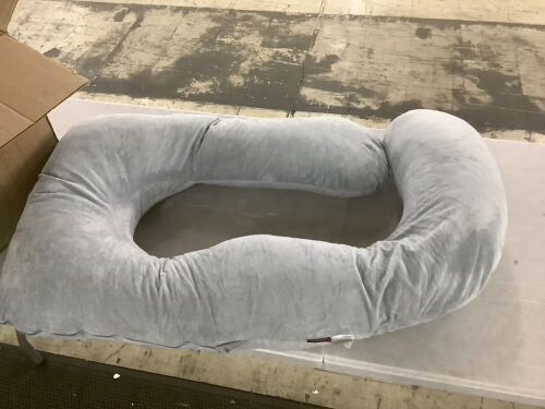 Momcozy Pregnancy Pillow - Lot 767