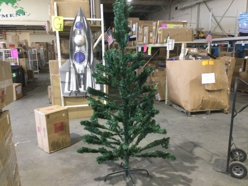 Pre-Lit Artificial Christmas Tree. Approx. 6 ft - Lot 365