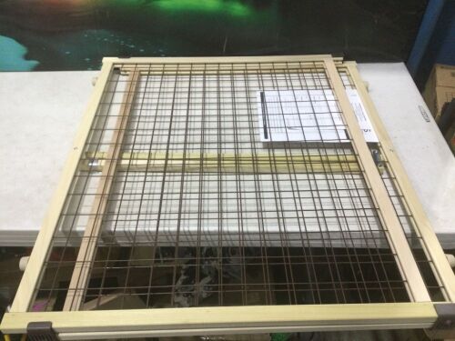 MyPet Extra Wide Wire Mesh Dog Gate, 29.5" - 50" - Lot 1189