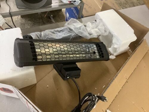 HEAT STORM Tradesman 1500-Watt Electric Outdoor Infrared Quartz Portable Space Heater - Missing Wall Mount, Ceiling Mount & Remote - Lot 319JF