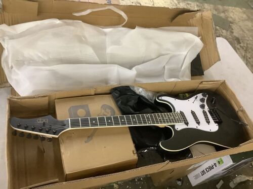 Beginner Electric Guitar Kit w/ Case, 10W Amp, Tremolo Bar - 39in - Lot 410