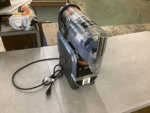NINJA Slushie Professional Frozen Drink Maker - For Repair, Shuts Off Immediatley When Powered On - Lot 715JF