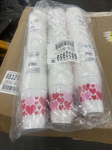 Case of (900) Loving Hearts Plastic Cups, 8 oz - Lot 497