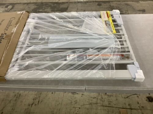Cumbor 40.6" Baby Gate - Lot 667