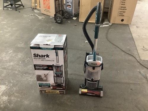 Shark Rotator Swivel Pro Bagless Corded HEPA Filter Upright Vacuum for Multisurface, Carpet & Hardwood/ Wood Laminate in Green - Lot 297JF