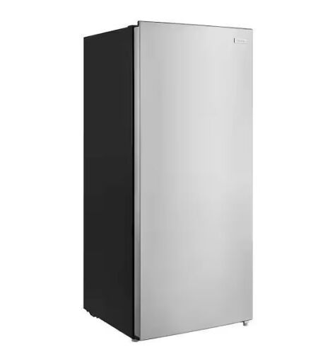 Vissani 7.1 cu. ft. Manual Defrost Convertible Upright Freezer in Stainless Steel Look, Garage Ready - Dented - Lot 20JF
