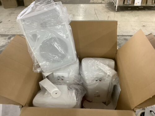 STUDIOFINIX 6.5 Inch Outdoor Speakers Wall-Mounted 800W, 4 Pack - No Hardware - Lot 154