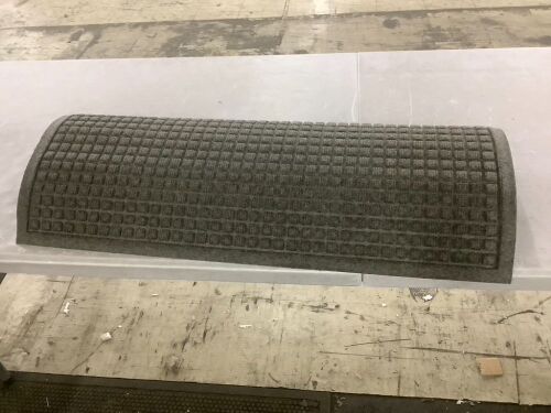 GORILLA GRIP Front Door Mat, 47x35 - Lot 584