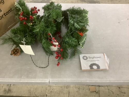 Brightown Lighted Christmas Wreath - Lot 695