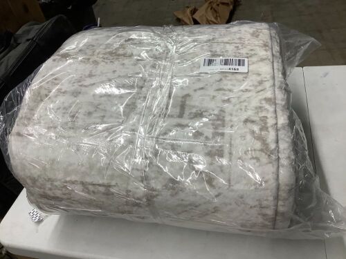 Large Area Rug - Lot 7198