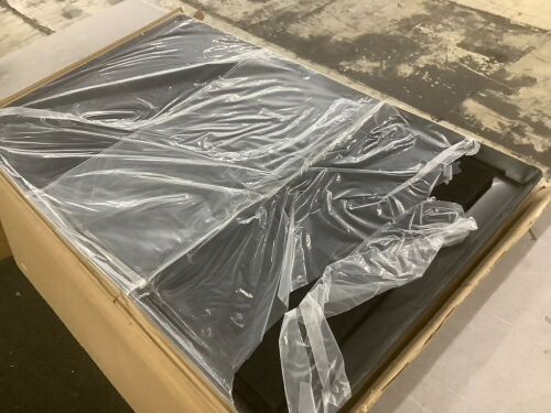 Oil Drip Pan with Thickened Square No Splatter Pad - Cracked Plastic - Lot 447