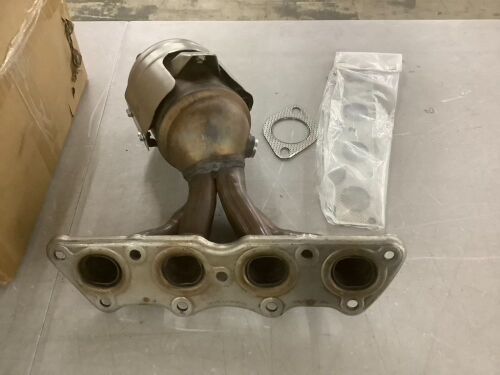 Exhaust Manifold Catalytic Converter - Lot 658