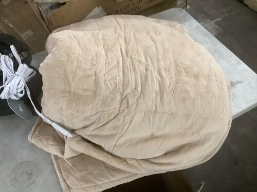 Heated Blanket - Lot 668
