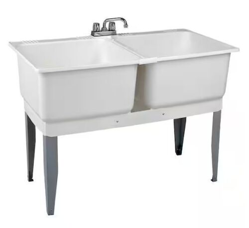 MUSTEE 46 in. x 34 in. Plastic Laundry Tub - Lot 32JF