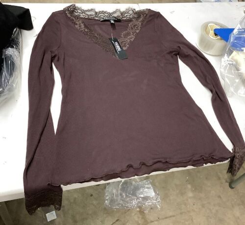 Lace Trim Long Sleeve Tee - Lot 7200