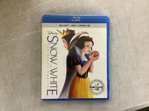 Case of (30) Snow White and the Seven Dwarfs - Blu-ray + DVD + Digital - Lot 276