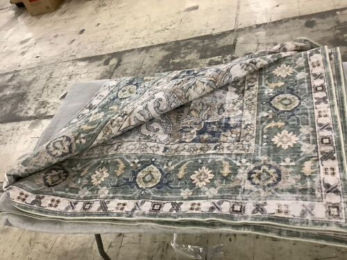 8 x 10 Area Rug - Lot 365