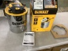 DeWalt 4 Gal. Stainless Steel Ash Vacuum for Dry Pickup - Torn Filter Bag SEE PICS - Thumbnail 2