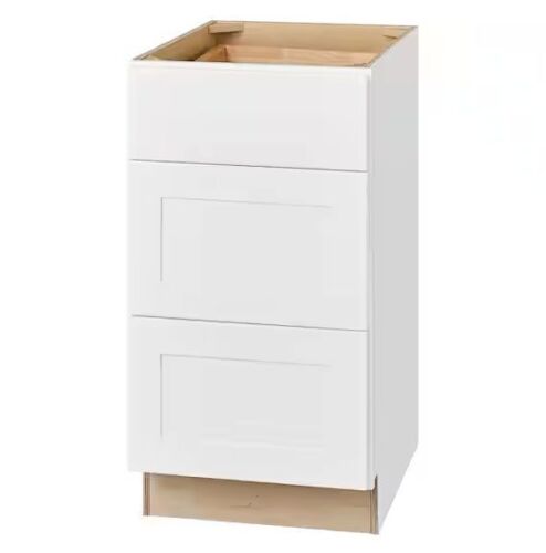 Hampton Bay Avondale 18 in. W x 24 in. D x 34.5 in. H Ready to Assemble Plywood Shaker Drawer Base Kitchen Cabinet in Alpine White - Lot 85JF