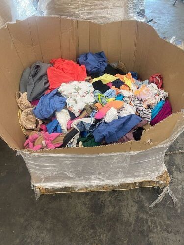 Small Pallet of Clothing & Shoes - Various Sizes - Lot 494