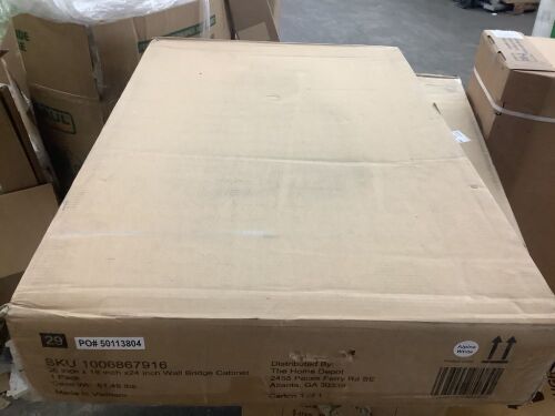 Hampton Bay Avondale 36 in. W x 24 in. D x 18 in. H Ready to Assemble Plywood Shaker Wall Bridge Kitchen Cabinet in Alpine White - Lot 481